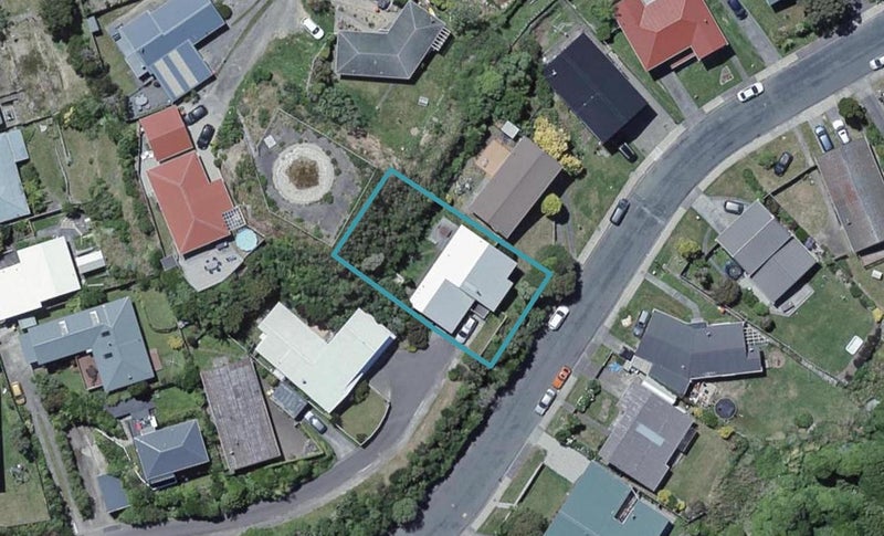 11 Somes Crescent, Newlands, Wellington - Carousel 1