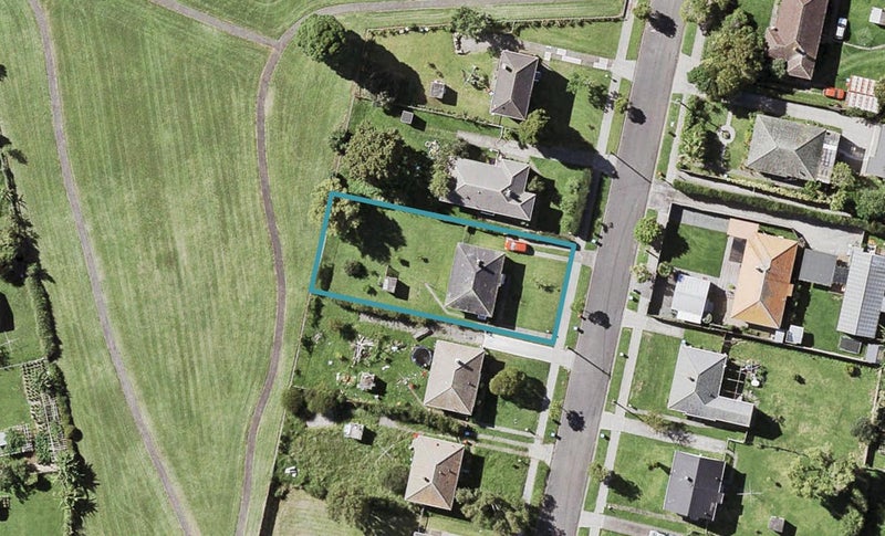 27 Chiltern Crescent, Glen Innes, Auckland - Carousel 1