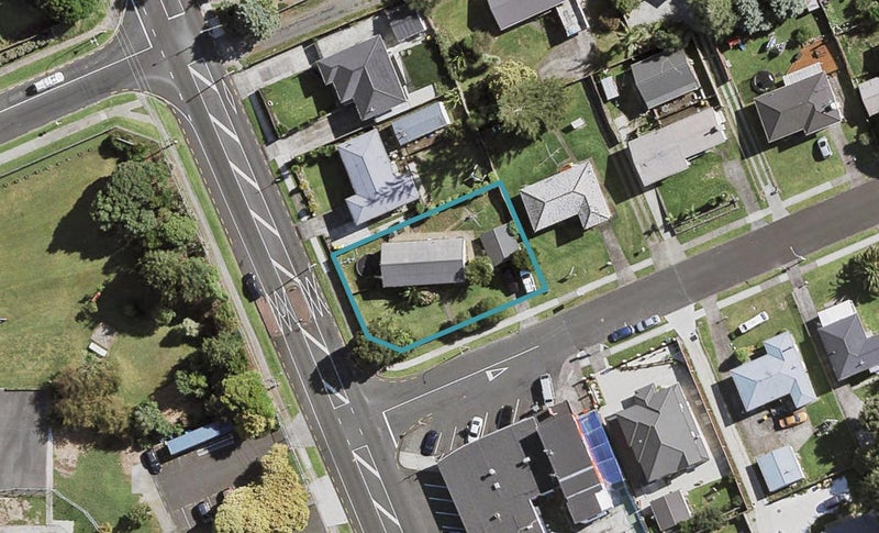 2 McQuarrie Avenue, Wattle Downs, Auckland - Carousel 1