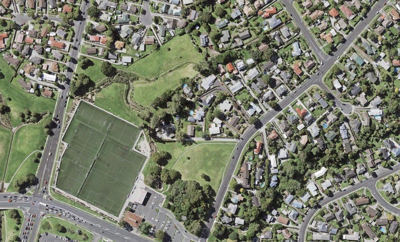 8 Hutchinsons Road, Bucklands Beach, Auckland - Carousel 1