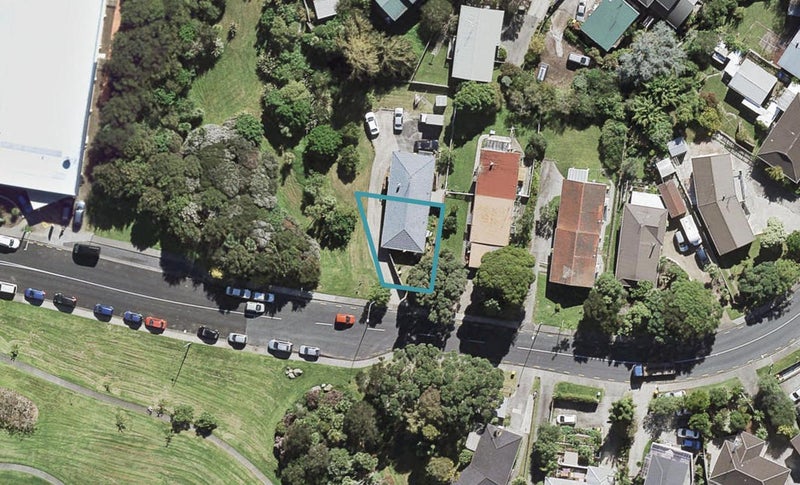 16A Downing Street, Glenfield, Auckland - Carousel 1