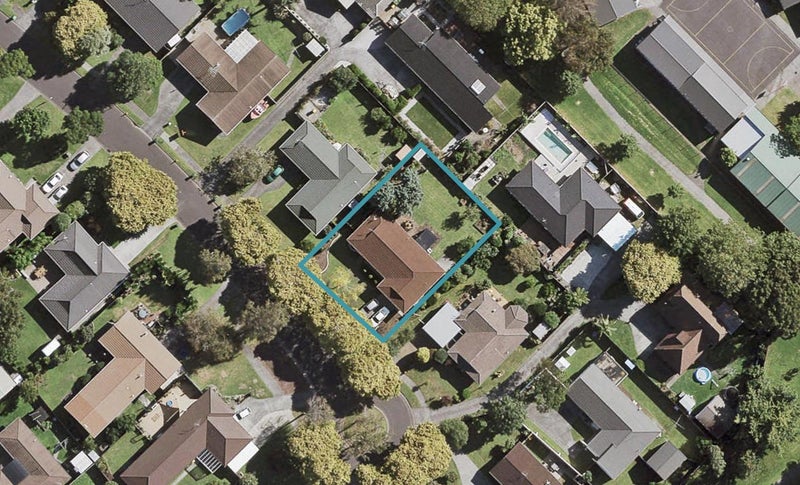 18 Donzella Place, Conifer Grove, Takanini - Carousel 1