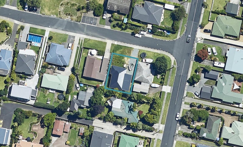 2 Rutherford Street, Otumoetai, Tauranga - Carousel 1