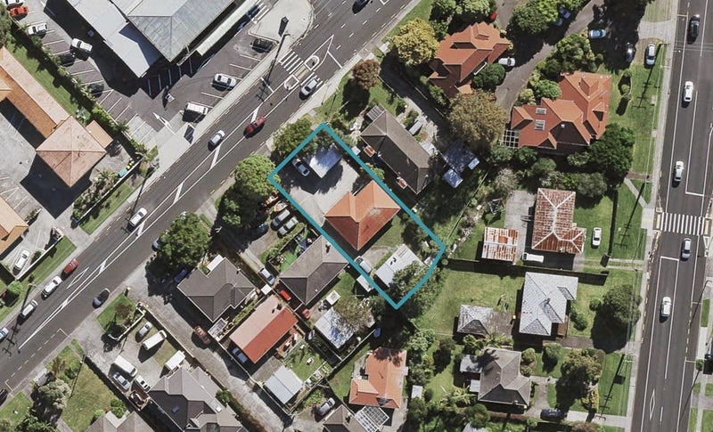 12 Ocean View Road, Northcote, Auckland - Carousel 1