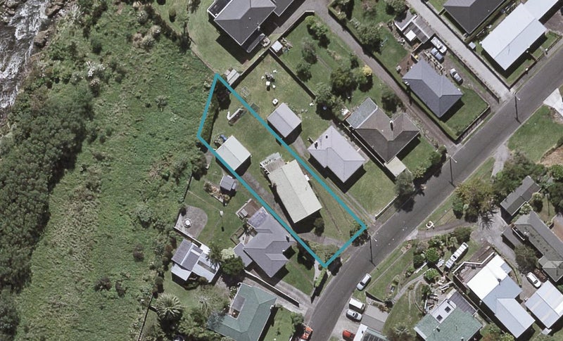 10 Gordon Street, Glen Avon, New Plymouth - Carousel 1