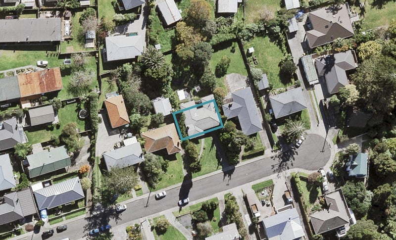 8C Utting Street, Birkdale, Auckland - Carousel 1