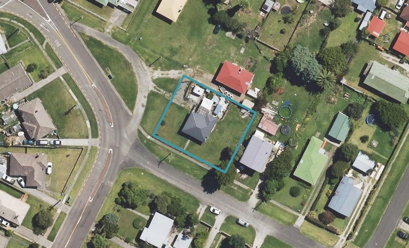 2 Baty Street, Kaiti, Gisborne - Carousel 1