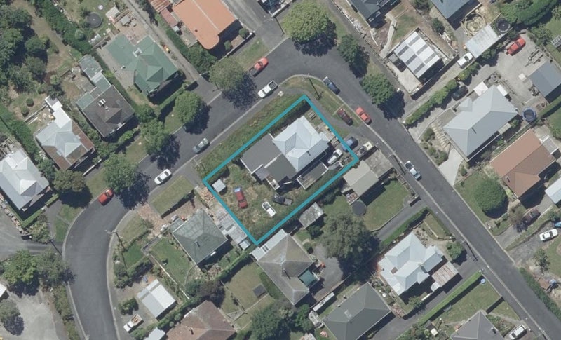 16 Jellicoe Crescent, Kaikorai, Dunedin - Carousel 1