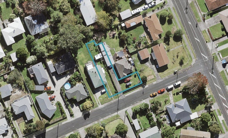 90B Sylvan Crescent, Te Atatu South, Auckland - Carousel 1
