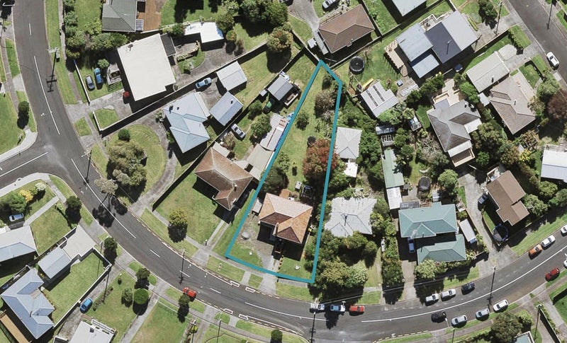 35 Gloria Avenue, Te Atatu Peninsula, Auckland - Carousel 1