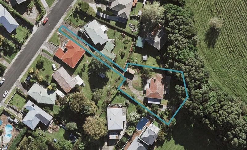 11 Pikitea Road, Mangere Bridge, Auckland - Carousel 1