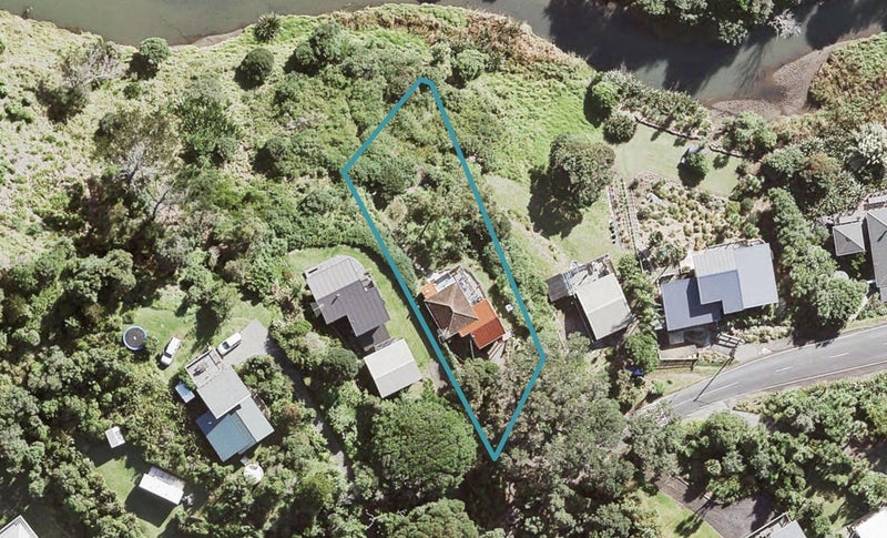 9 Beach Valley Road, New Lynn - Carousel 1