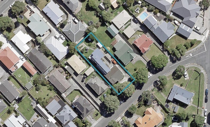 77 Trafalgar Street, Waterloo, Lower Hutt - Carousel 1