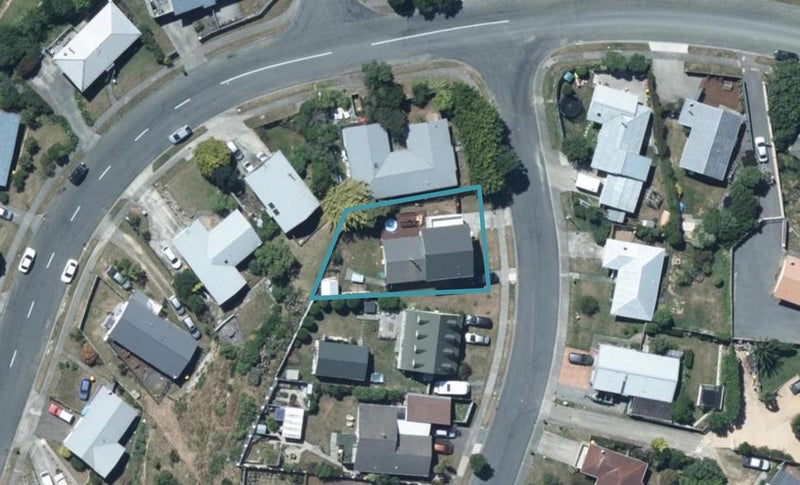 4 Cleat Street, Whitby, Porirua - Carousel 1