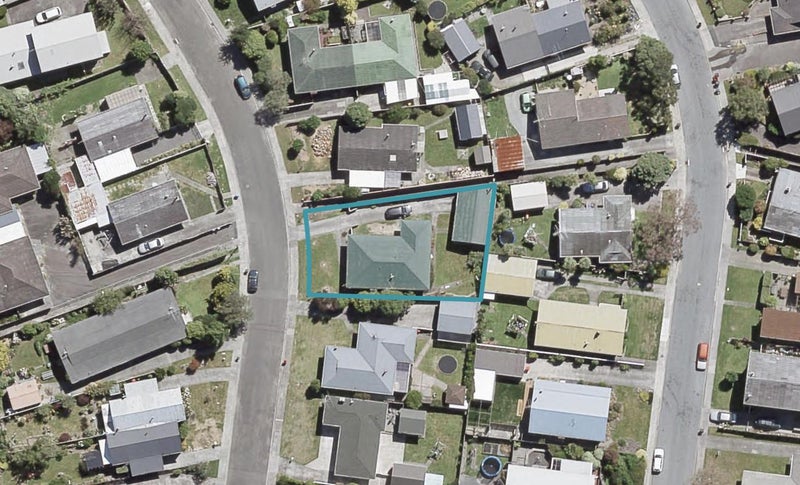 16 Roband Crescent, Brown Owl, Upper Hutt - Carousel 1