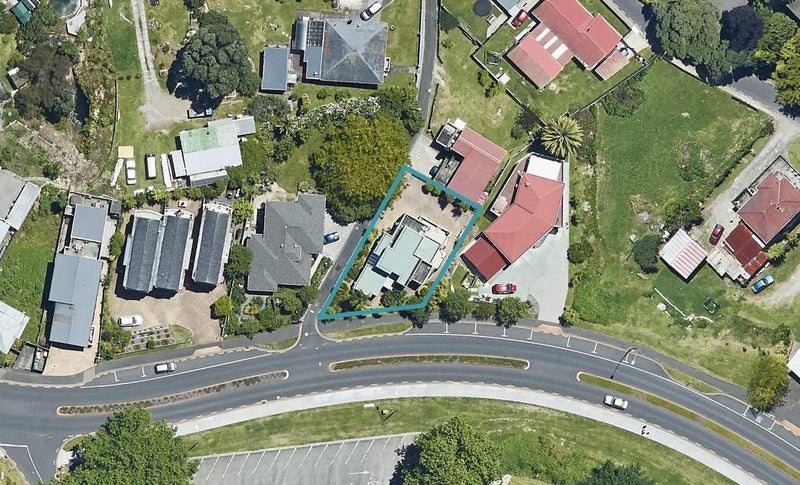 15 Lake Road, Ohinemutu, Rotorua - Carousel 1