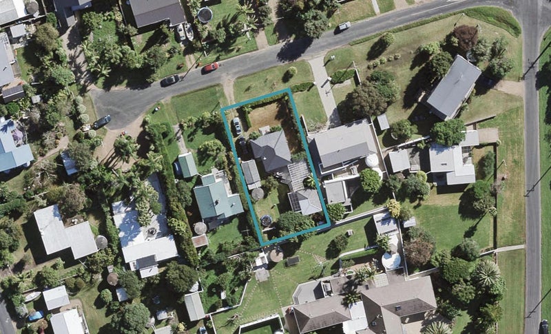 5 Rata Street, Oneroa, Waiheke Island - Carousel 1