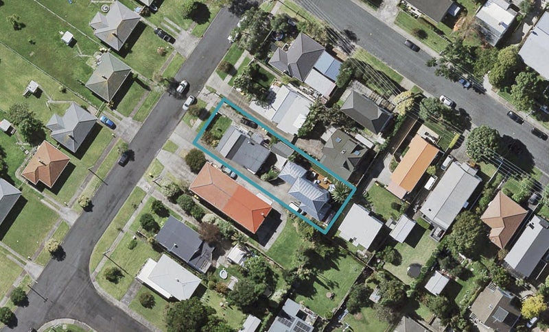 1/100 Eversleigh Road, Belmont, Auckland - Carousel 1
