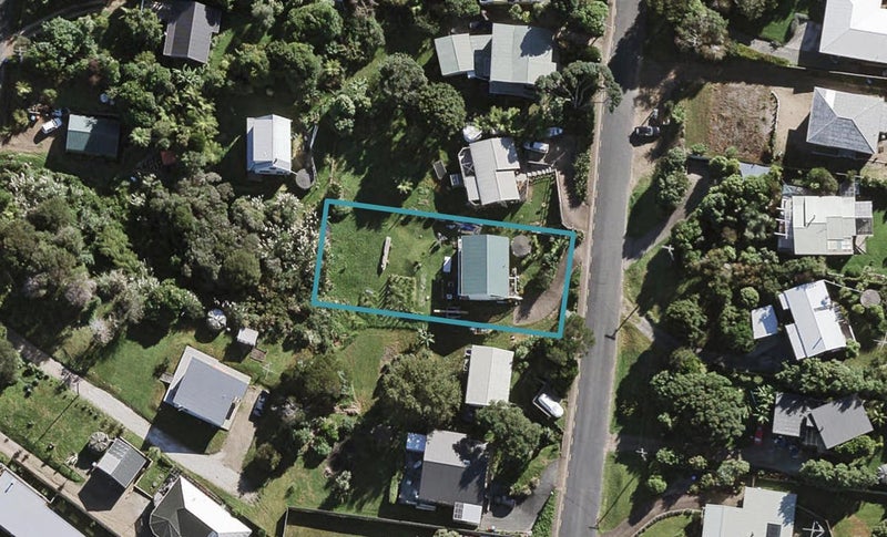 33 Jellicoe Parade, Surfdale, Waiheke Island - Carousel 1