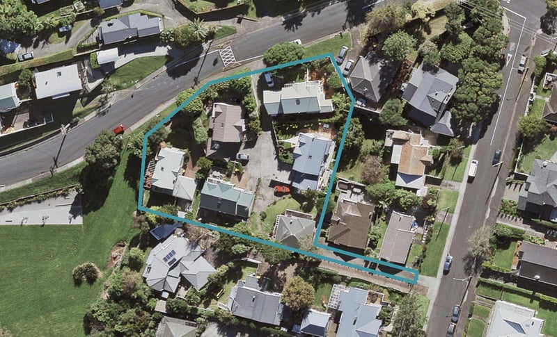 2/4 Council Terrace, Northcote Point, Auckland - Carousel 1