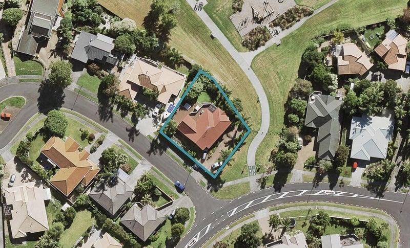 1 Azure Grove, Unsworth Heights, Auckland - Carousel 1