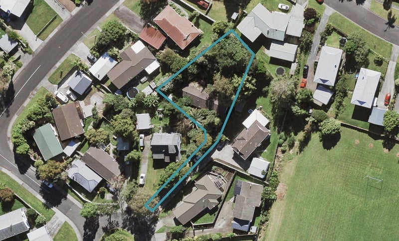 8 Ballial Place, West Harbour, Auckland - Carousel 1