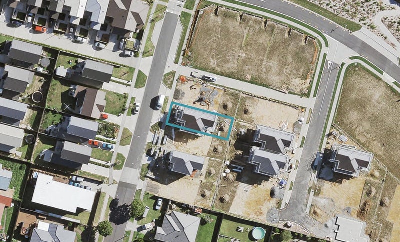 29 Kaimoana Street, Weymouth, Auckland - Carousel 1