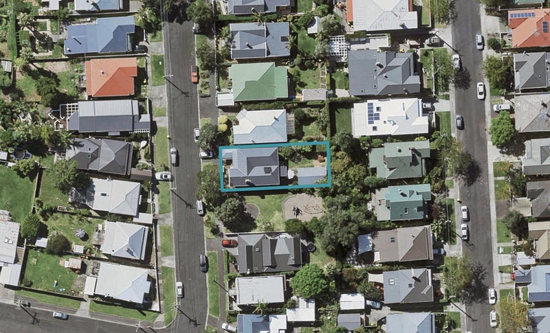 24 Kiwi Road, Stanley Point, Auckland - Carousel 1
