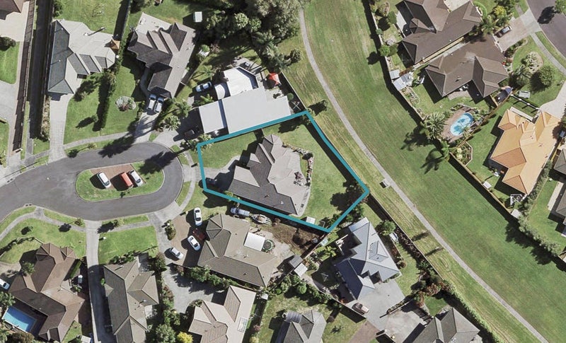 33 Lothian Brae, Wattle Downs, Auckland - Carousel 1