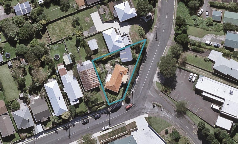 74 Lorna Street, Lynmouth, New Plymouth - Carousel 1