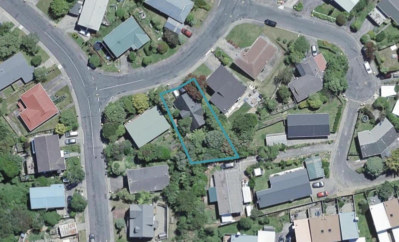 4 Fiona Grove, Karori, Wellington - Carousel 1