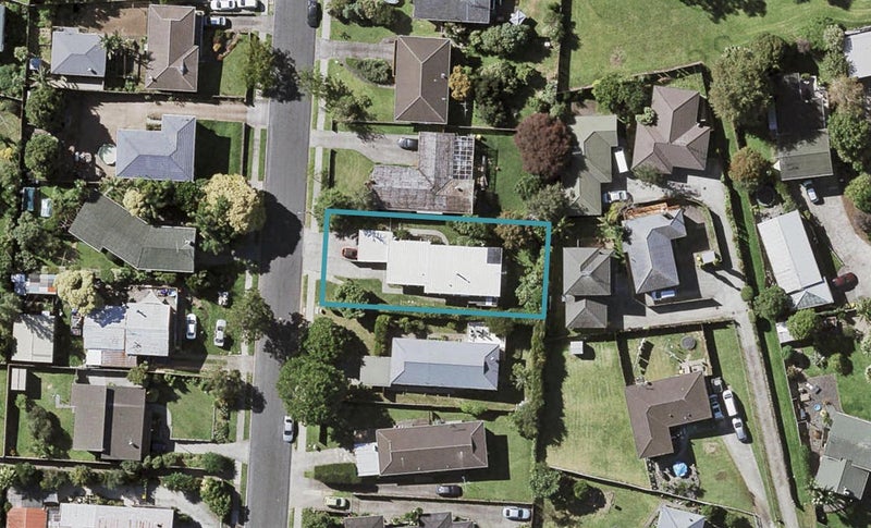 15 Megan Avenue, Pakuranga Heights, Auckland - Carousel 1