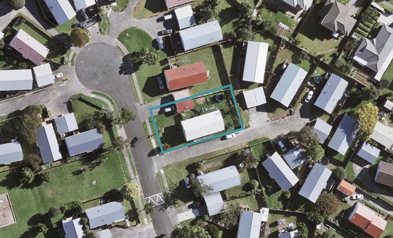 15 Keri Anne Place, Goodwood Heights, Auckland - Carousel 1