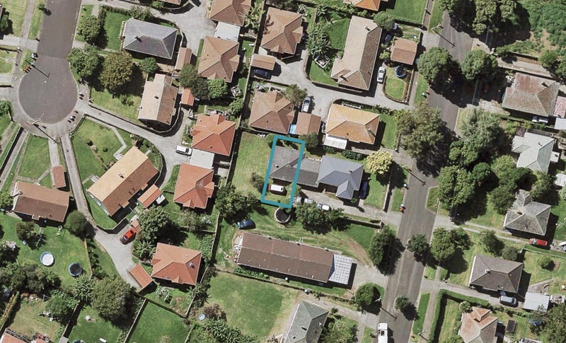 39E Waddell Avenue, Point England, Auckland - Carousel 1