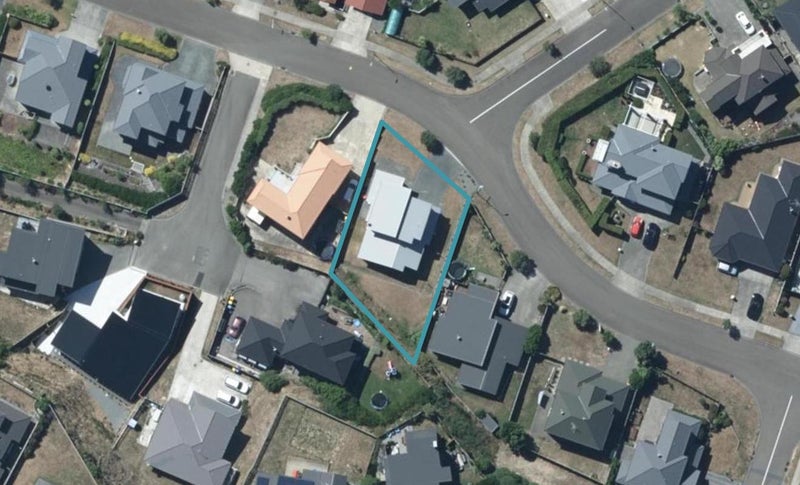 13 Aspiring Terrace, Aotea, Porirua - Carousel 1