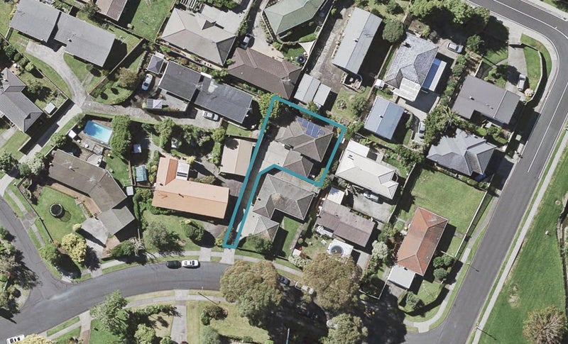 18A La Perouse Street, Botany Downs, Auckland - Carousel 1