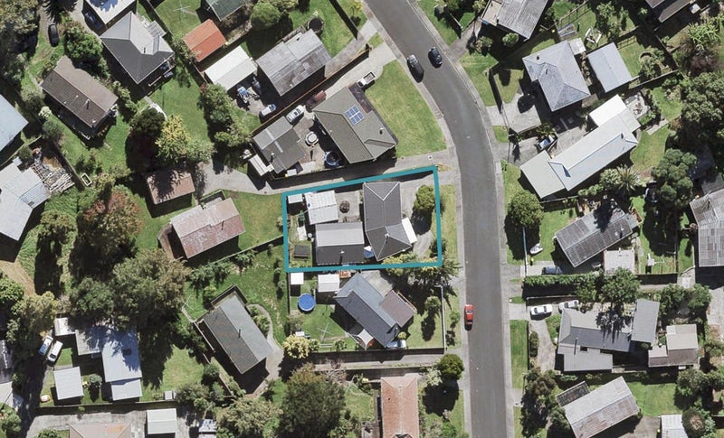 27 Glynnbrooke Street, Te Atatu South, Auckland - Carousel 1