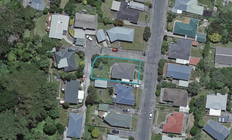 8 Catherine Crescent, Paparangi, Wellington - Carousel 1