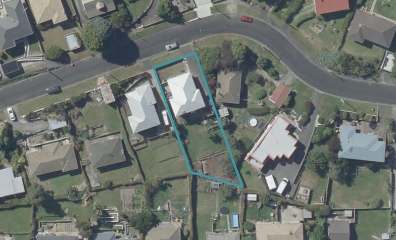 33 Waldron Crescent, Green Island, Dunedin - Carousel 1