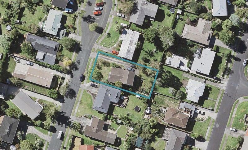 7 Baringa Place, Botany Downs, Auckland - Carousel 1