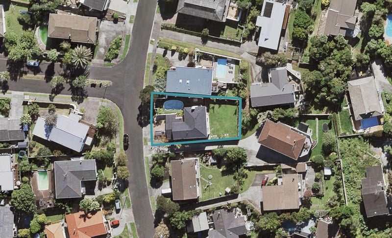 19 Chatswood Grove, Chatswood, Auckland - Carousel 1