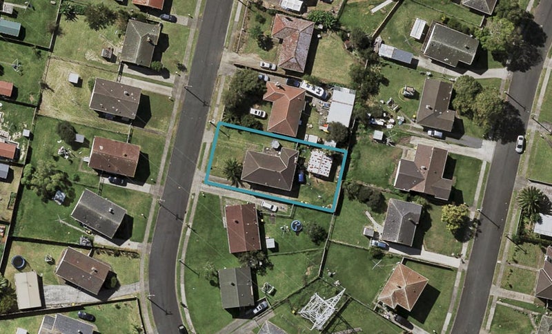 10 Featherston Crescent, Otara, Auckland - Carousel 1