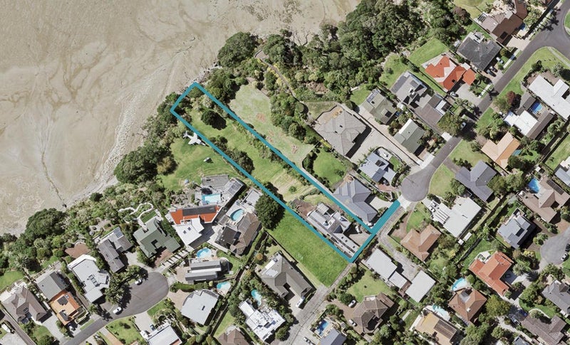 16 Falstaff Place, Half Moon Bay, Auckland - Carousel 1