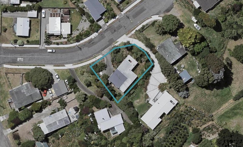 6 Kawau Grove, Waikanae Beach, Waikanae - Carousel 1