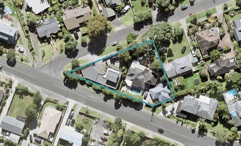 2/18 Wairere Road, Torbay, Auckland - Carousel 1