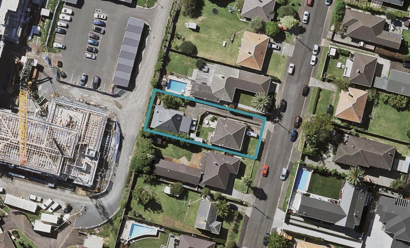 2/32 Bonnie Brae Road, Meadowbank, Auckland - Carousel 1