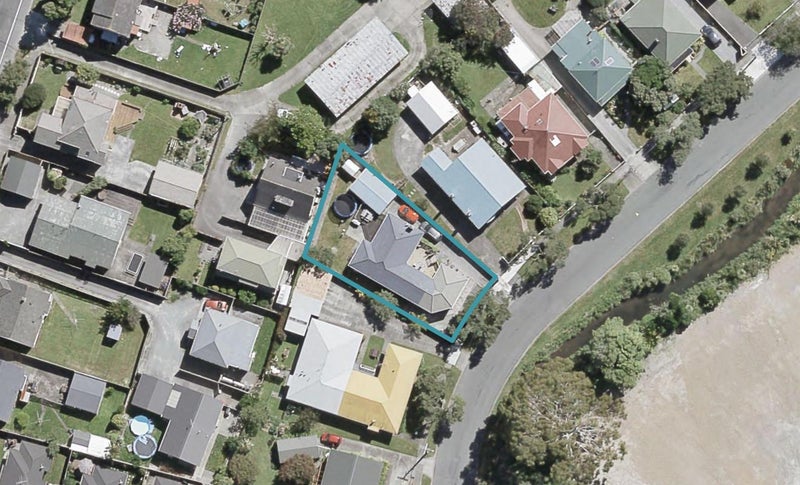 503 Riverside Drive, Fairfield, Lower Hutt - Carousel 1