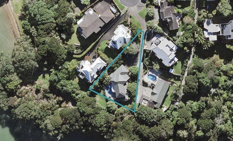 10 Poaka Place, Beach Haven, Auckland - Carousel 1