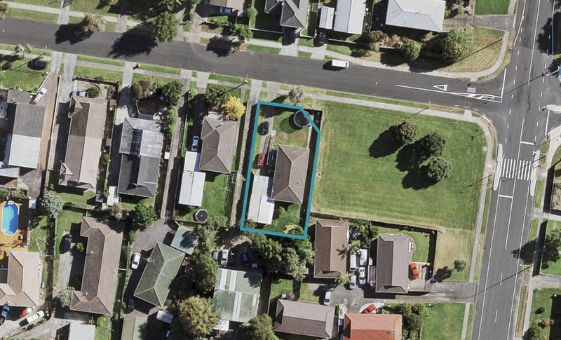 4 Waimai Avenue, Weymouth, Auckland - Carousel 1