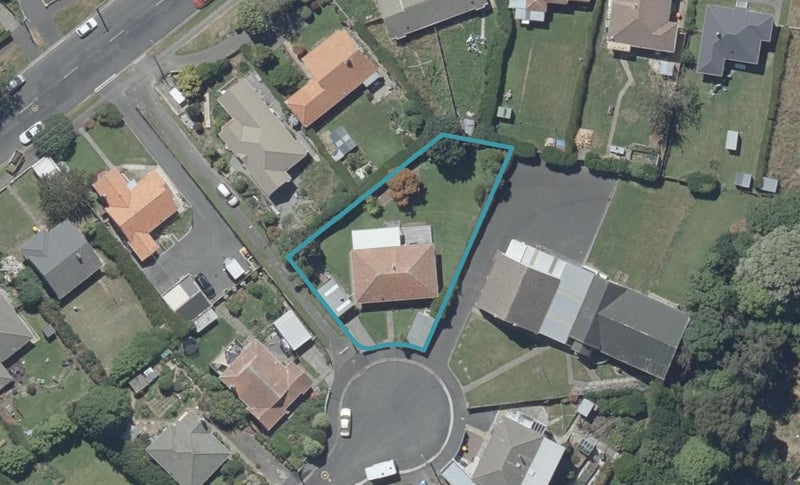 11 Holyrood Avenue, Wakari, Dunedin - Carousel 1